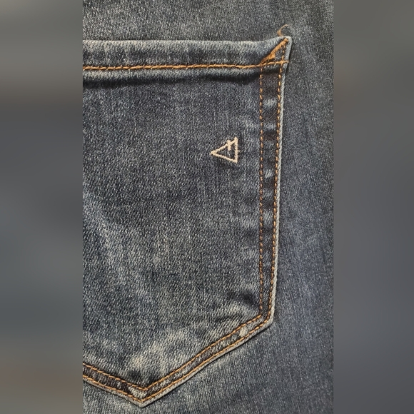 HIDDEN | High Rise Dark Wash Clean Hem Skinny Jeans in Size 31 - Picture 6 of 11